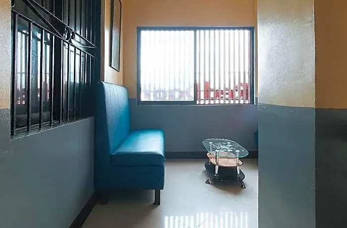 Oyo 490 V-cat Apartelle 酒店 马尼拉